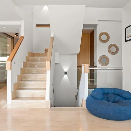 Penthouse In With Rooftop Terrace And 3 Community Pools *